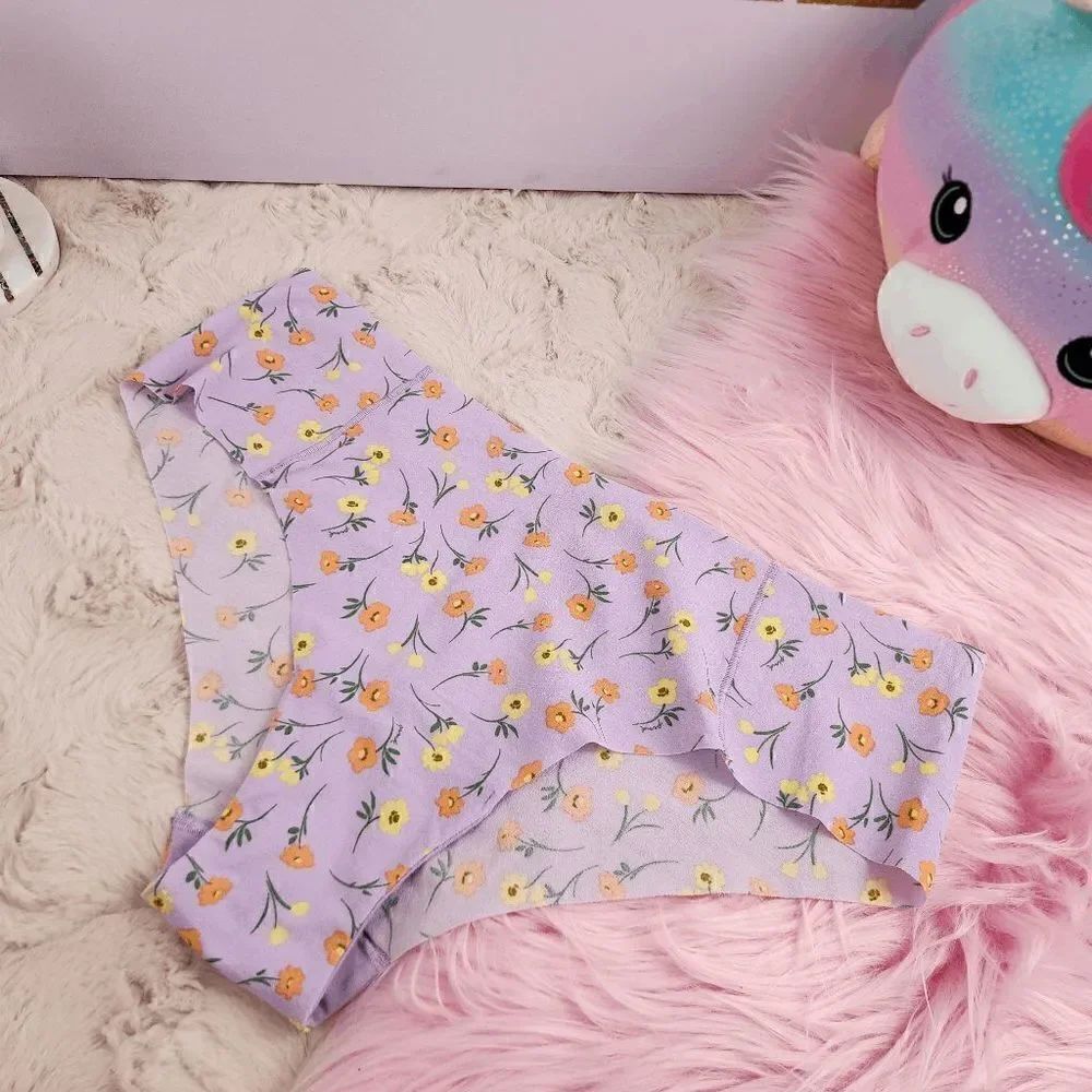 NWT VS PINK Lavender Floral Cheekster: XXL Chic Comfort! NWT